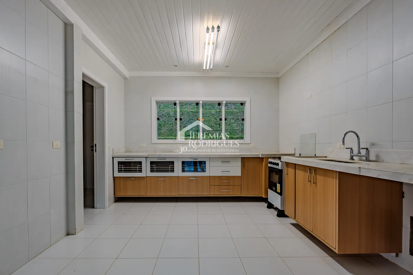 Casa para venda com 5 suítes no Condomínio Jardim Véu da Noiva em Campos do Jordão/SP