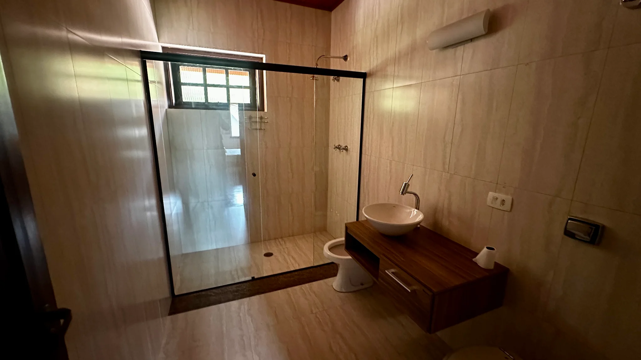 Casa para locação com 4 dormitórios no Condomínio SABAC em Campos do Jordão/SP. 