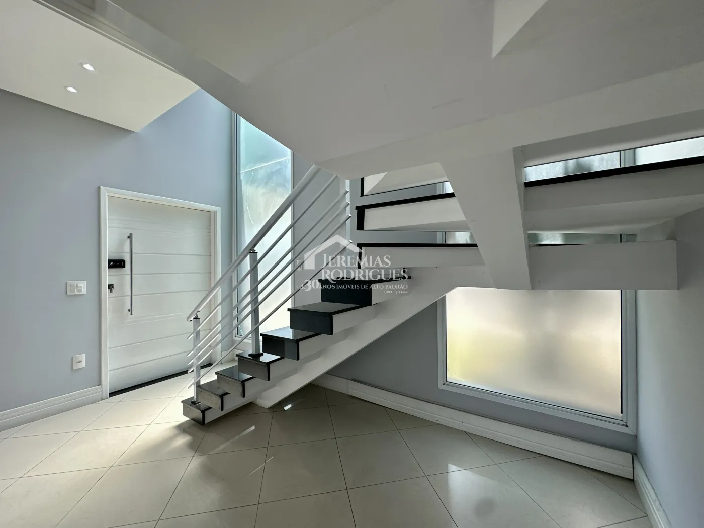 Sobrado com 3 dormitórios, 302 m2 - Condomínio Campos do Conde II - Tremembé/SP.