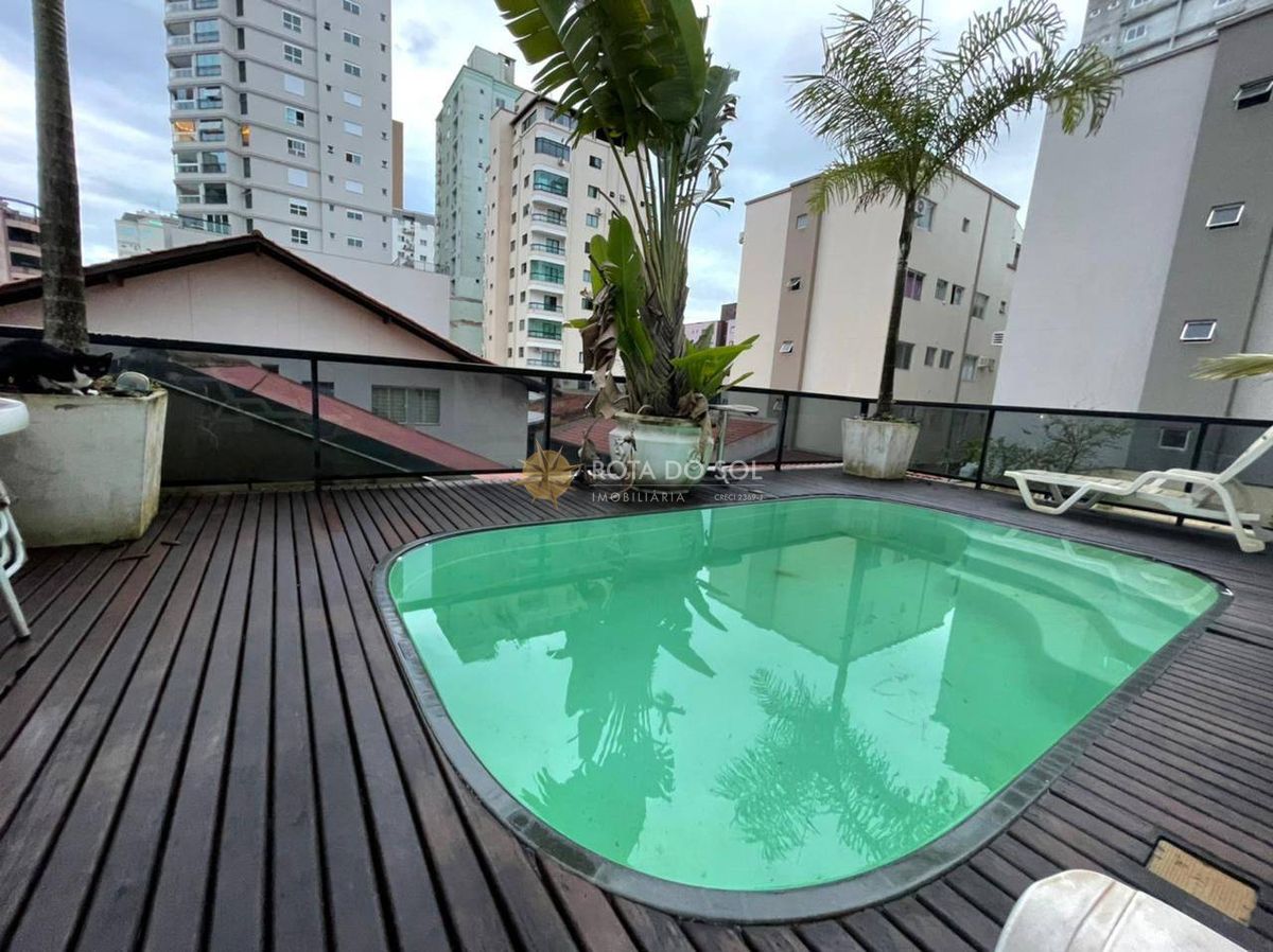 Cistal Mar Apartamento 3 Quartos e Terraço Privativo na Meia Praia