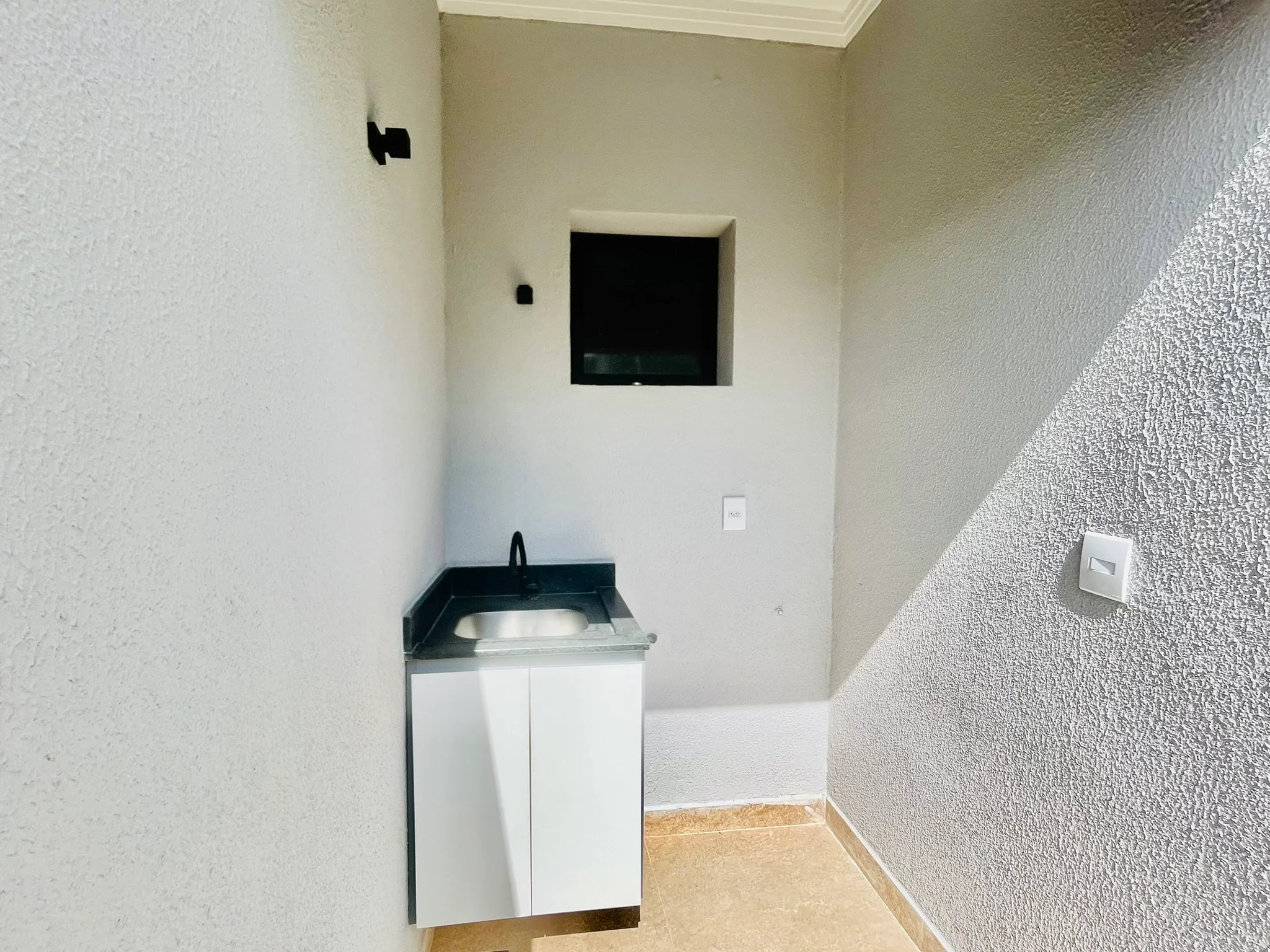 Casa para venda e locação, com 3 dormitórios no Condomínio Vila Romana em Pindamonhangaba/SP