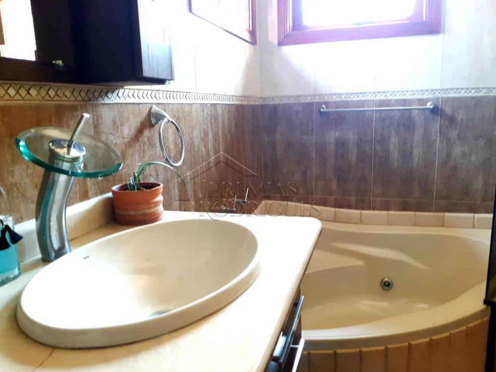 Casa à venda com 6 dormitórios no Condomínio Chácaras Cataguá em Taubaté/SP.