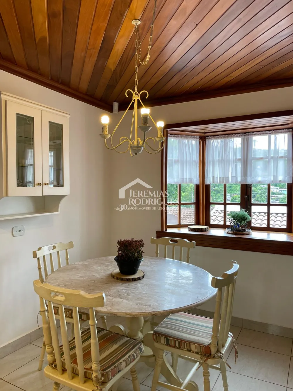 Casa com 4 suítes, 350 m² -  Vila Francalanza - Campos do Jordão/SP.