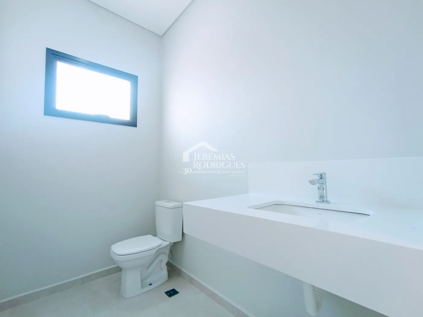 Casa à venda com 3 suítes no Condomínio Ouro Ville em Taubaté/SP