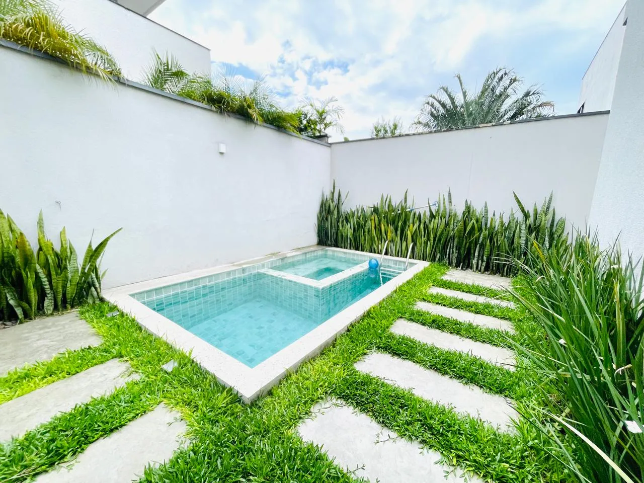 Casa à venda com 3 dormitórios no Condomínio Terras de San Marco em Taubaté/SP.