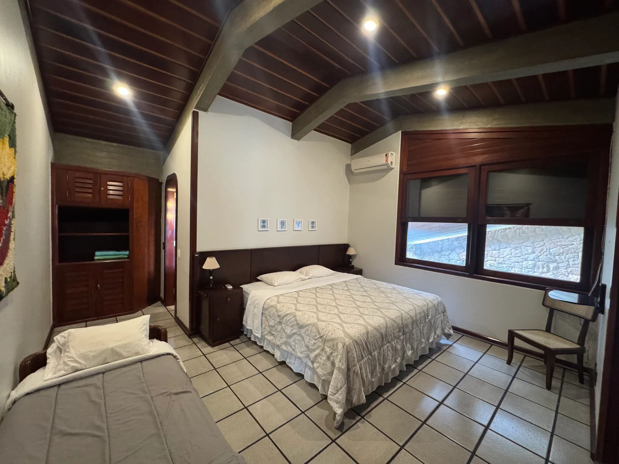 Casa á venda com 5 suítes, pé na areia no Condomínio Domingas Dias em Ubatuba/SP.