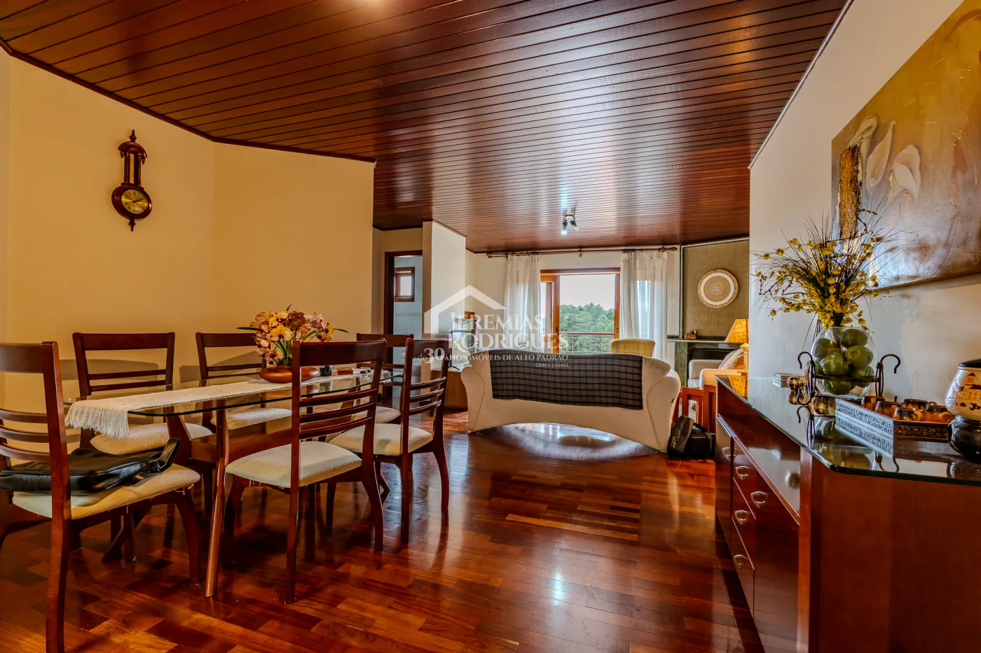 Apartamento à venda com 4 dormitórios, 295 m² no Edifício Solar Bela Vista em Campos do Jordão/SP