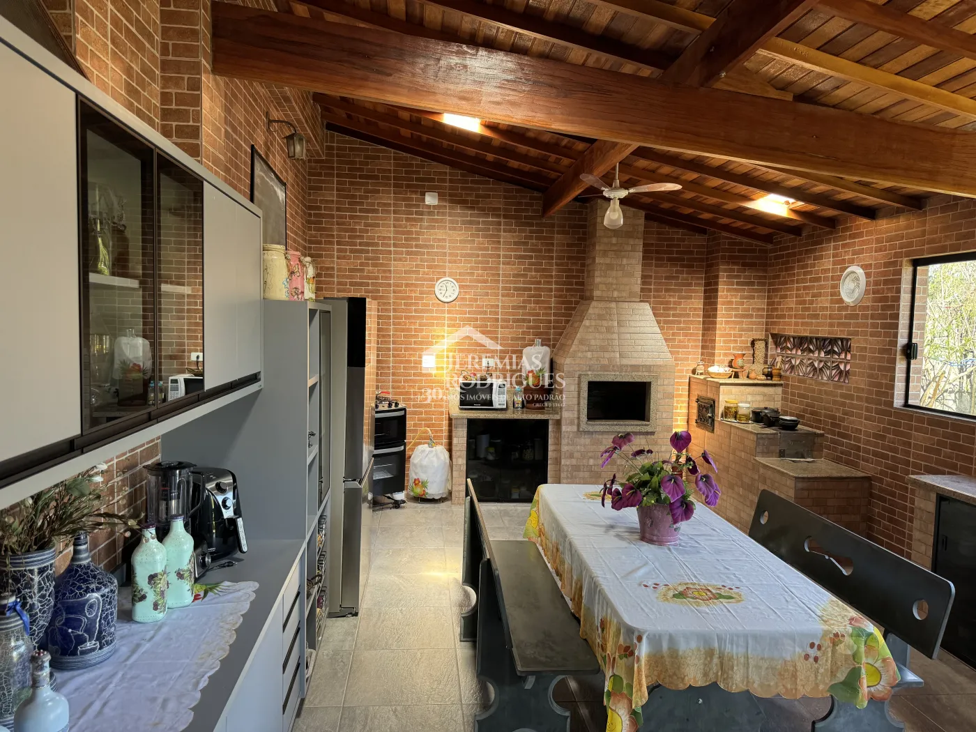 Chácara com 290 m² - bairro Lago Azul - Pindamonhangaba/SP.