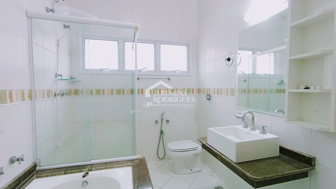 Casa à venda com 5 dormitórios no Condomínio Taubaté Village em Taubaté/SP.