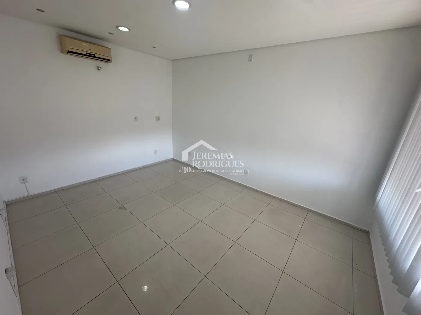 Prédio Comercial com 470 m² no Centro em Pindamonhangaba/SP