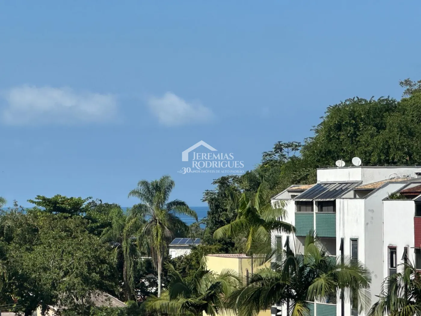 Apartamento duplex à venda com 3 dormitórios, 194 m² no Condomínio Lauro Rezende em Ubatuba/SP.