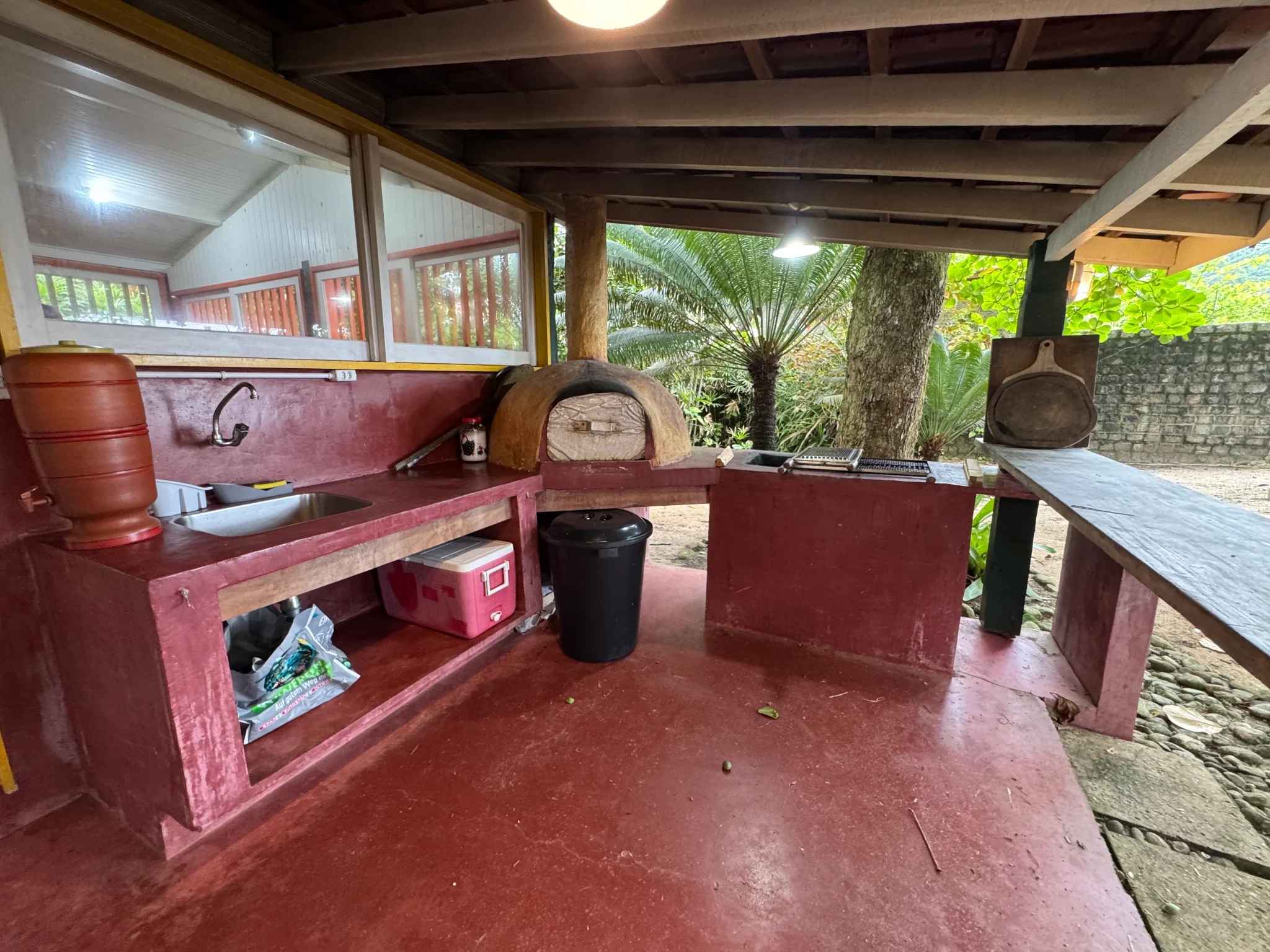 Casa à venda com 5 dormitórios na Praia Vermelha do Centro em Ubatuba/SP. 