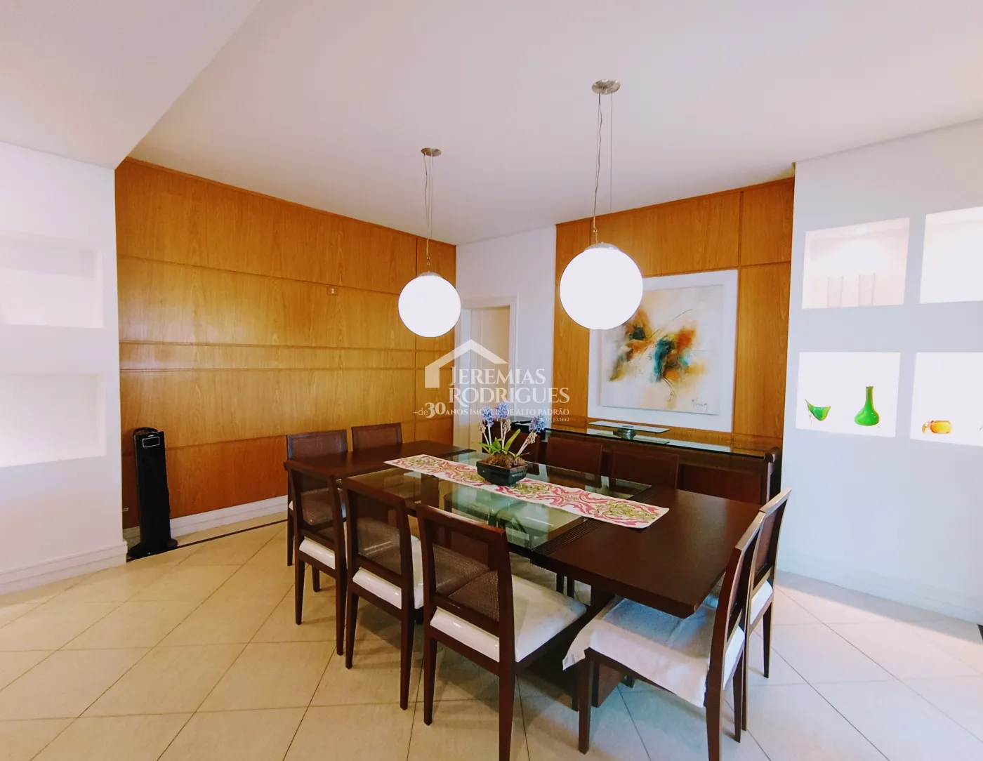 Casa à venda com 4 dormitórios no Condomínio Taubaté Village em Taubaté/SP.