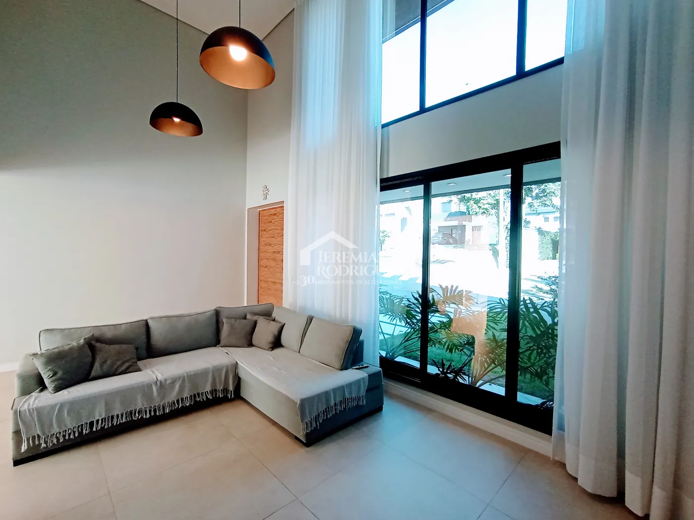 Casa à venda com 5 dormitórios no Condomínio Reserva dos Lagos em Pindamonhangaba/SP.