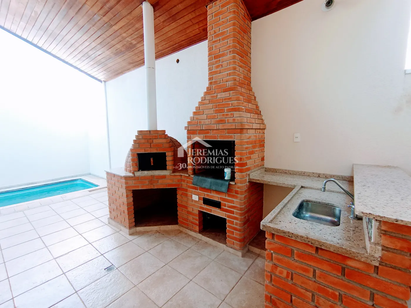 Casa à venda com 3 dormitórios no Condomínio Vale dos Príncipes em Taubaté/SP.