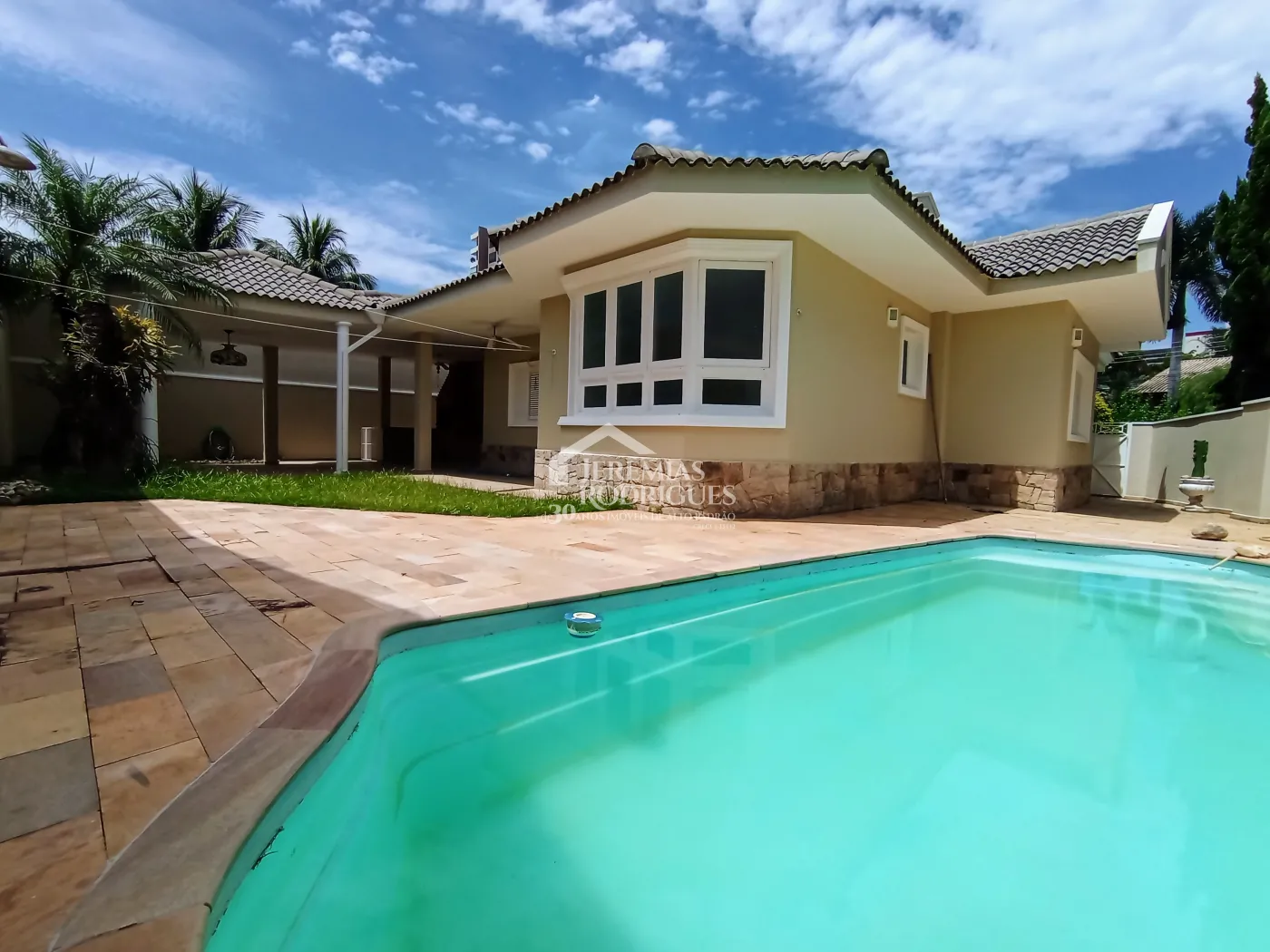 Casa para locação com 4 dormitórios no Condomínio Taubaté Village em Taubaté/SP.
