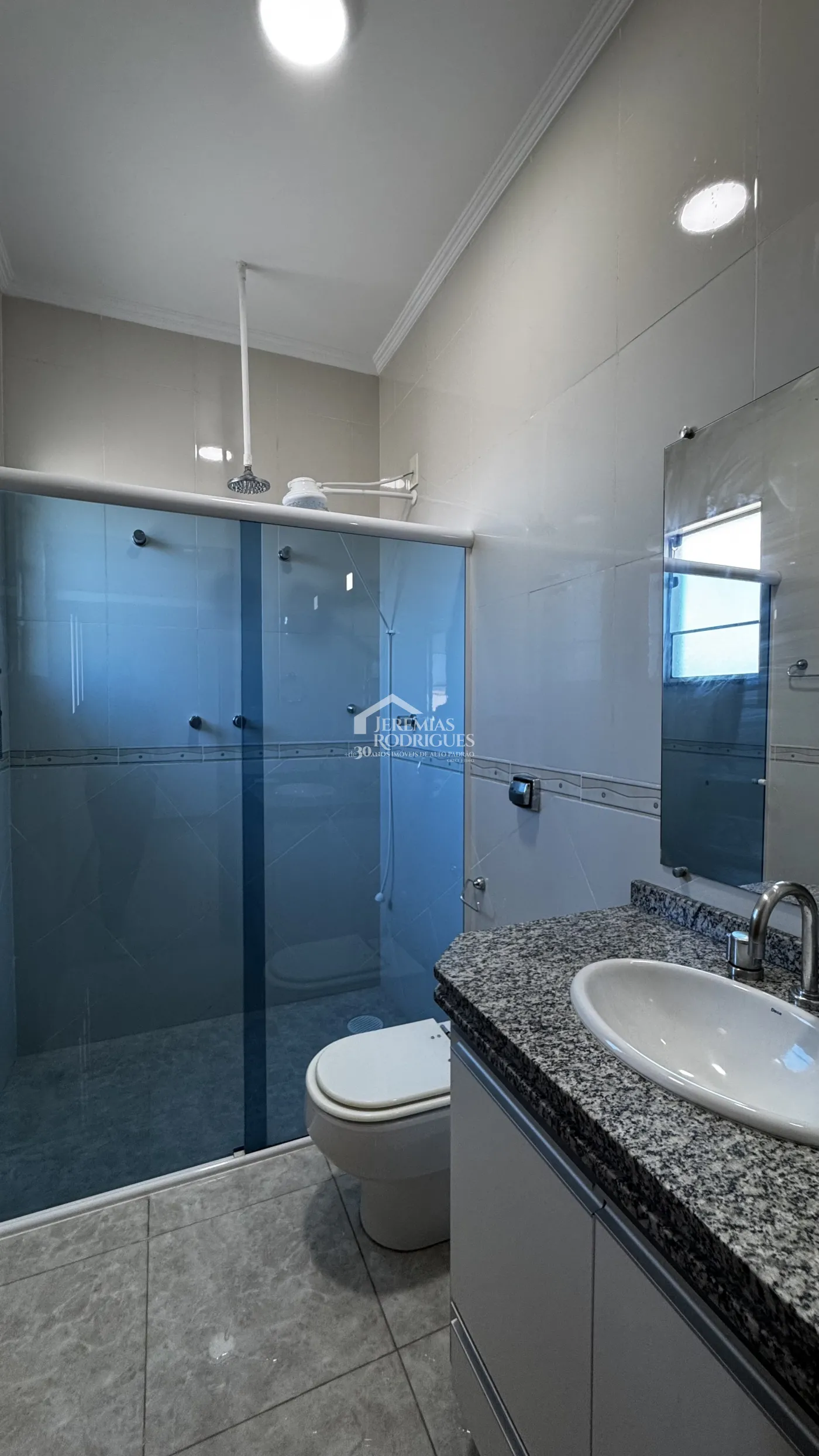 Casa para venda com 4 suítes no Condomínio Real Ville em Pindamonhangaba/SP