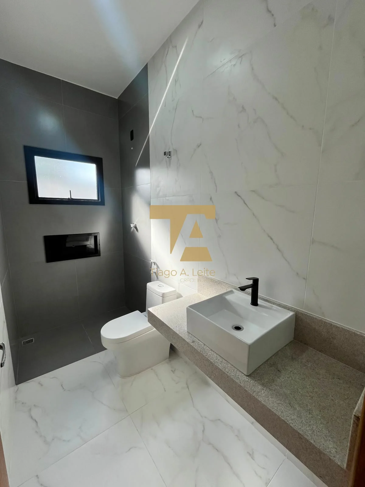 Casa nova térrea no Condomínio Laguna, Pindamonhangaba. São 150m² de área construída, 3 dorms (1 suíte) e área gourmet