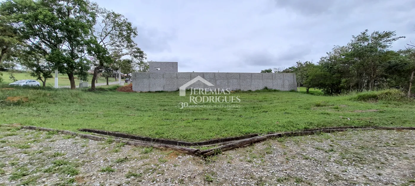 Terreno à venda com 635 m² no Condomínio Altos do Cataguá em Taubaté/SP.