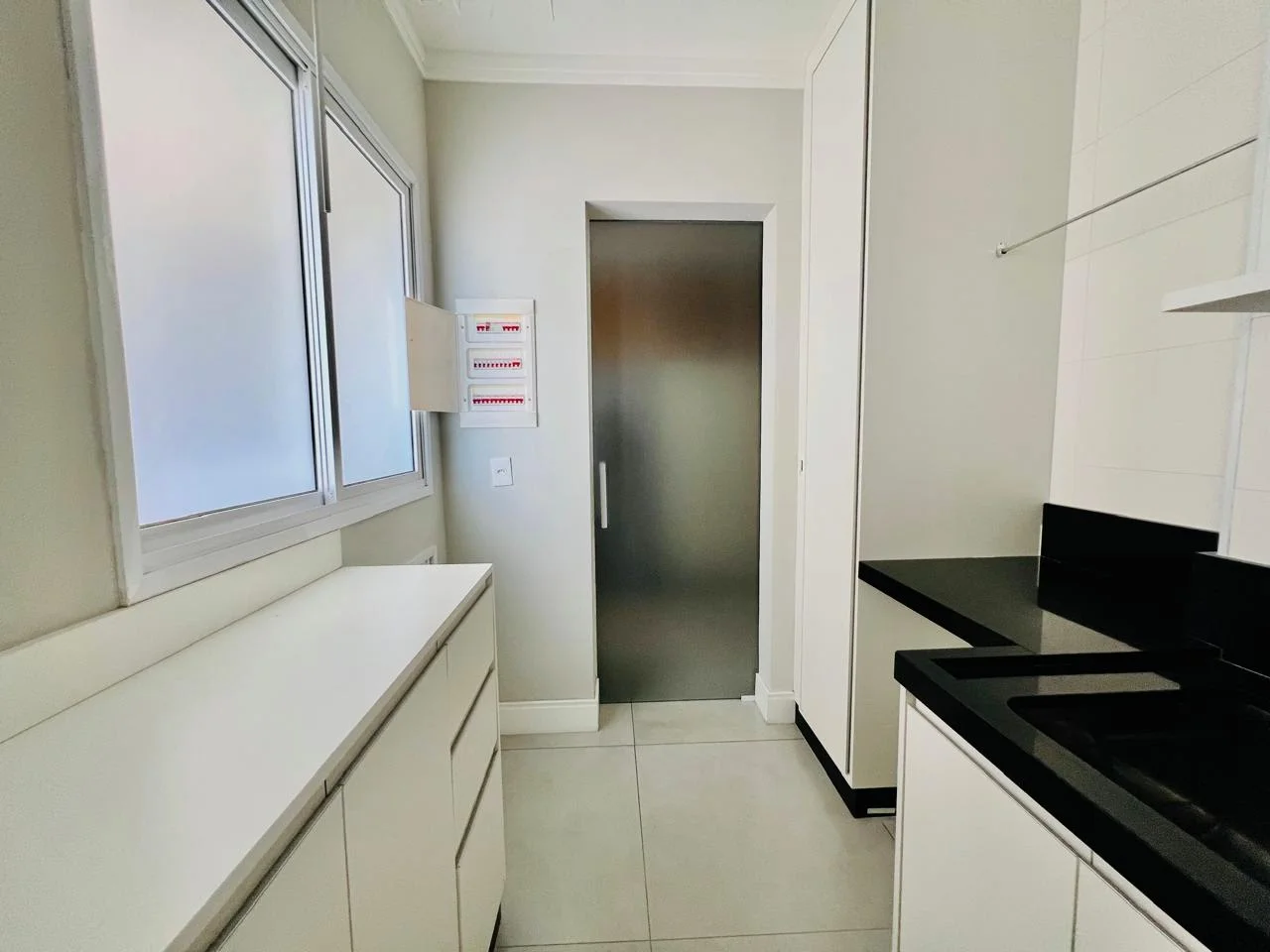 Apartamento para venda e locação no Edifício Grand Terrace em Taubaté/SP. 