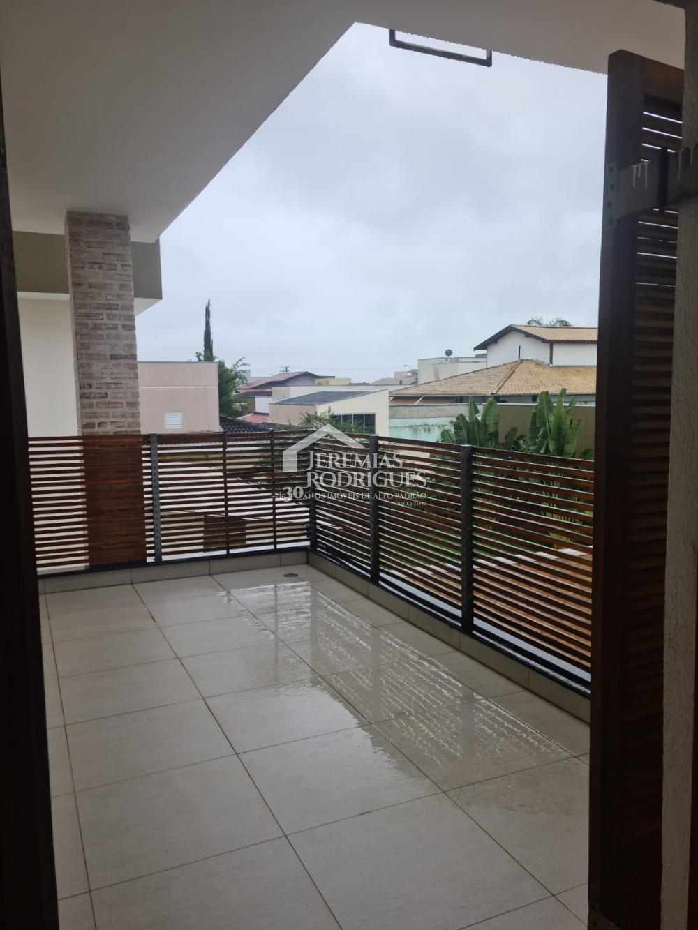 Sobrado com 4 suítes no Condomínio Real Ville