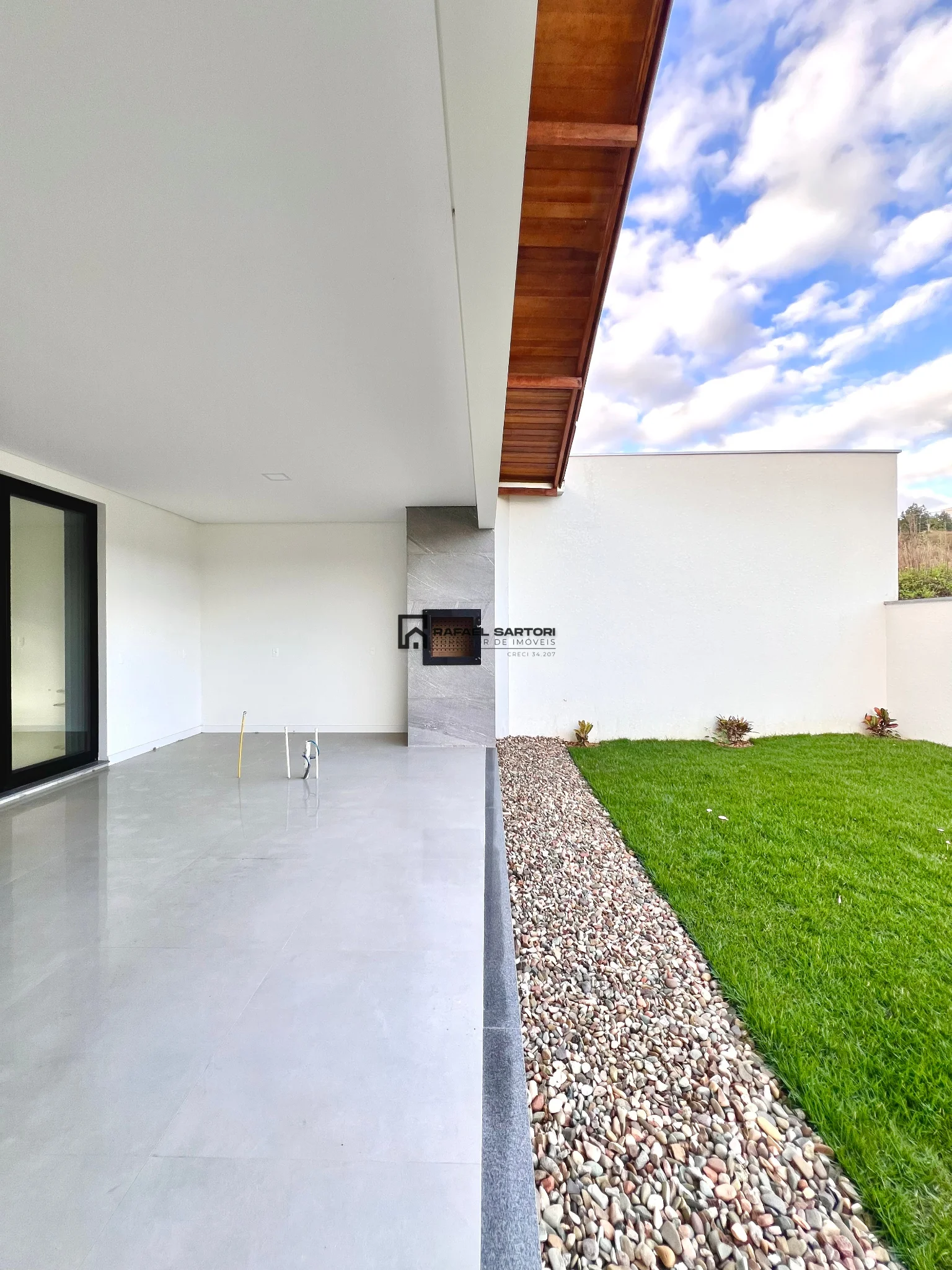 CASA MODERNA BAIRRO ESTRADA NOVA