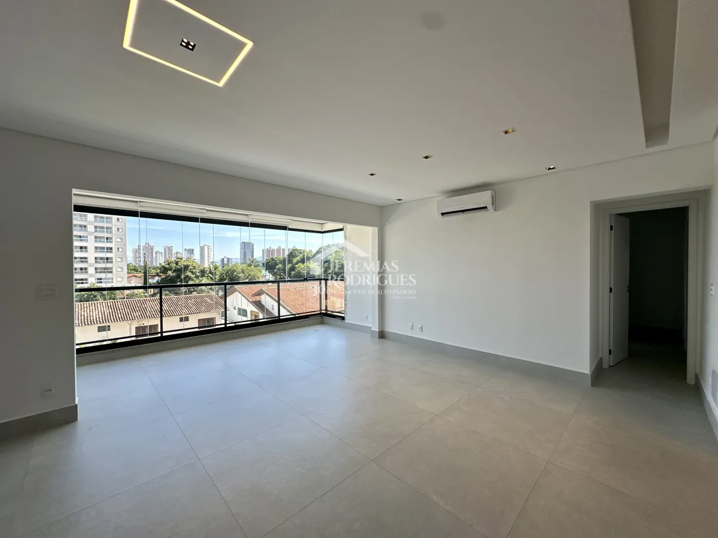 Apartamento à venda com 3 dormitórios, 109 m² no Edifício Lucca em Taubaté/SP
