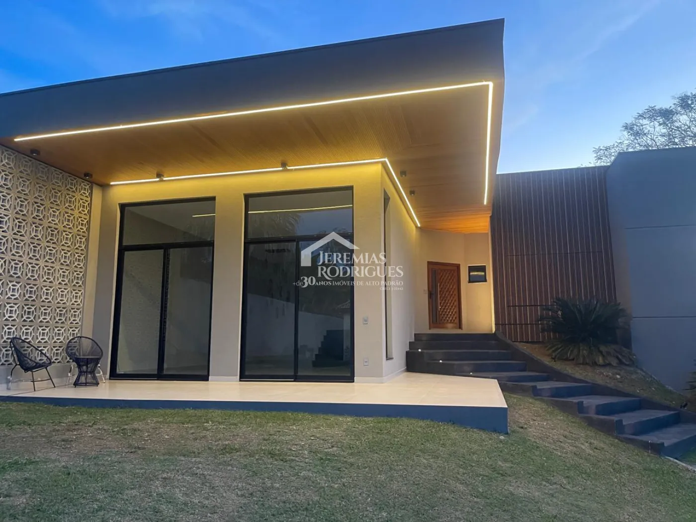 Casa à venda com 4 dormitórios no Condomínio Chácaras Cataguá em Taubaté/SP