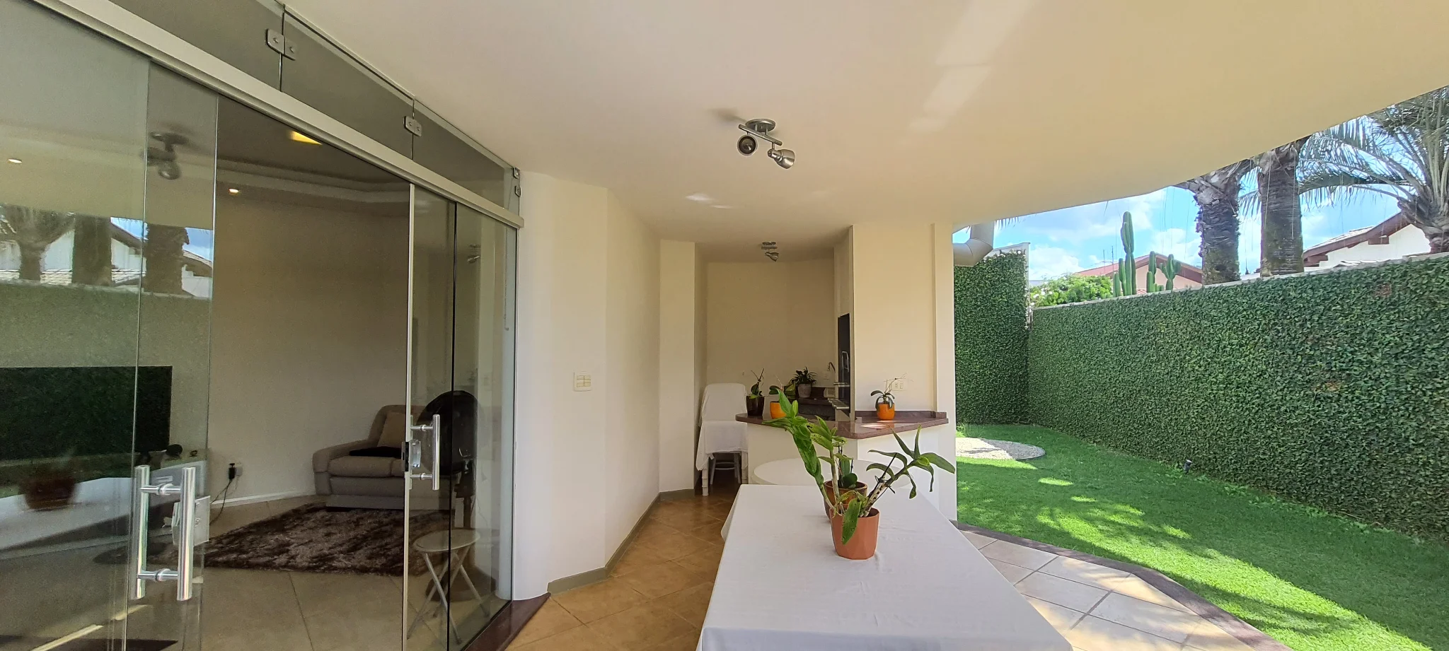 Casa à venda com 3 suítes no Condomínio Taubaté Village em Taubaté/SP