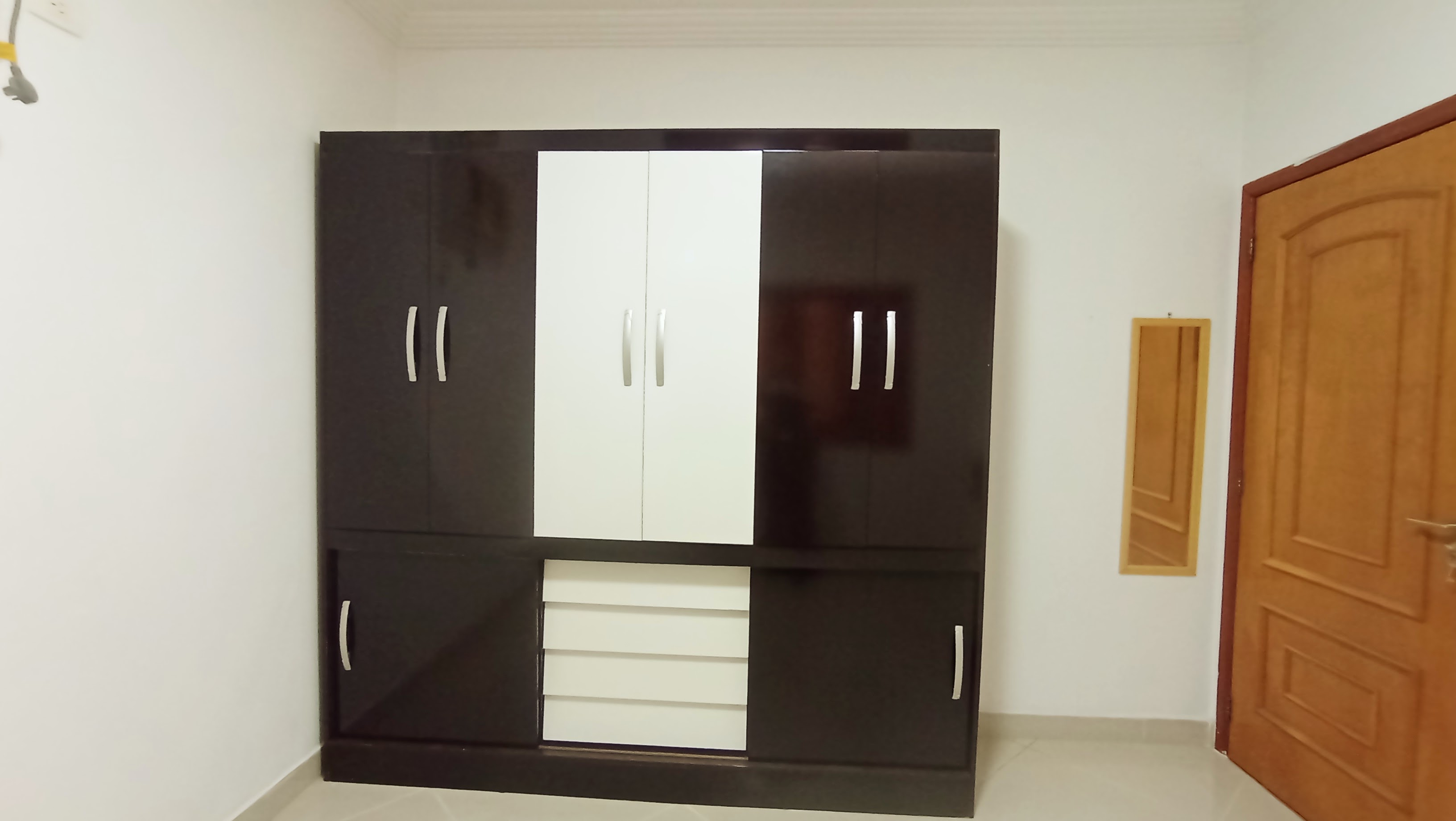 Casa à venda com 3 dormitórios no Condomínio Taubaté Village em Taubaté/SP.