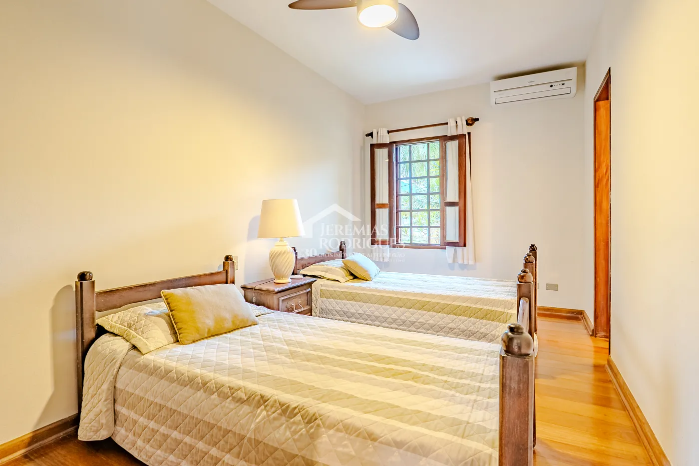 Mansão à venda com 7suítes no Condomínio Santa Rita em Ubatuba/SP.