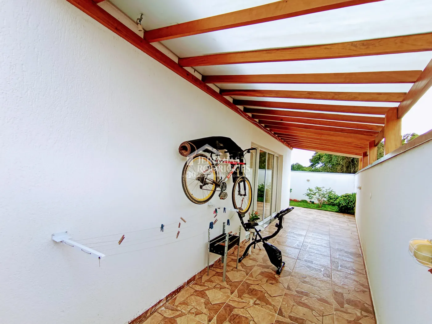 Casa para venda com 2 dormitórios no Residencial Charles Schineider em Taubaté/SP