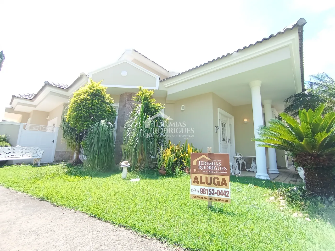 Casa para locação com 4 dormitórios no Condomínio Taubaté Village em Taubaté/SP.
