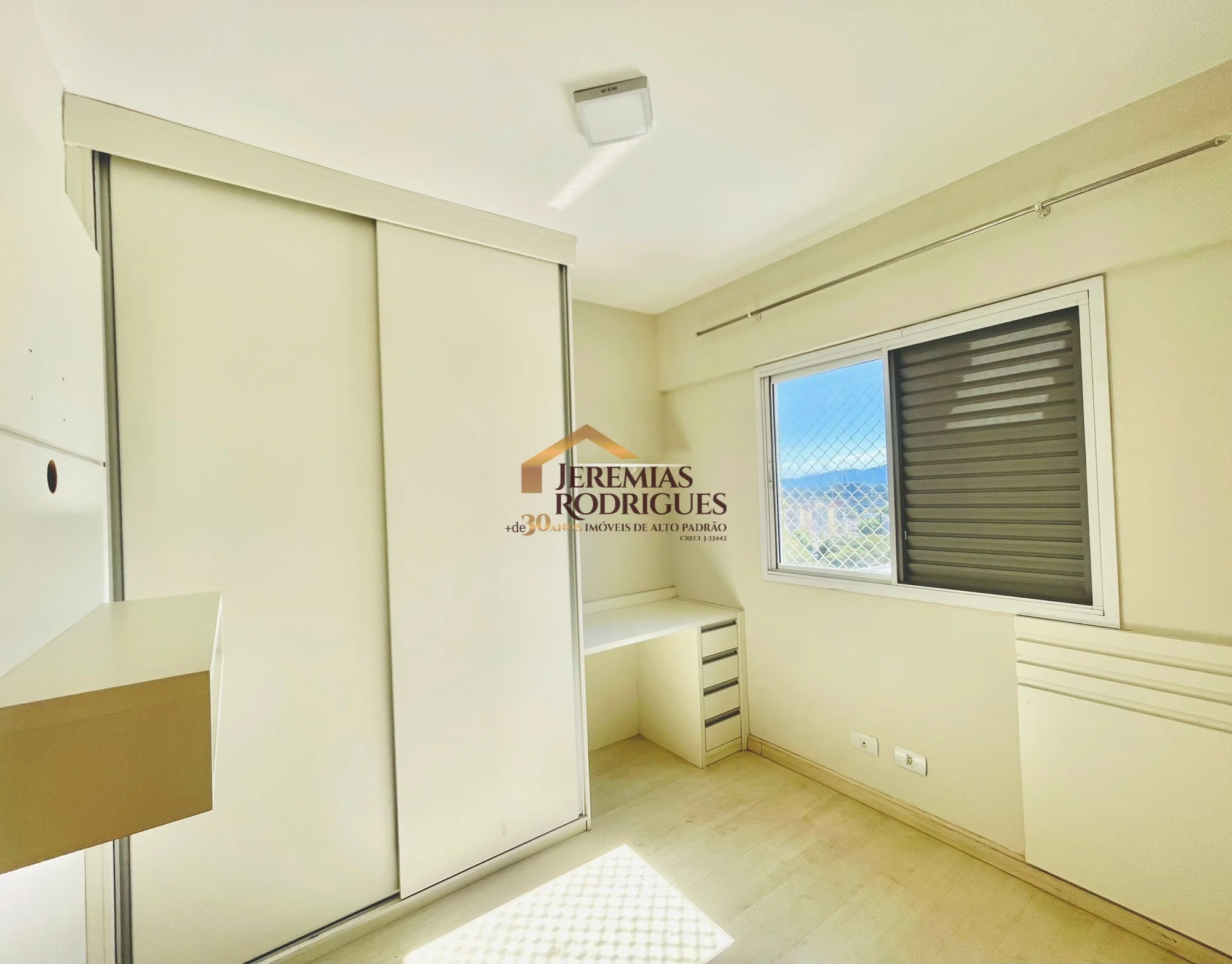 Apartamento para locação no Condomínio Varandas da Mantiqueira em Taubaté/SP.