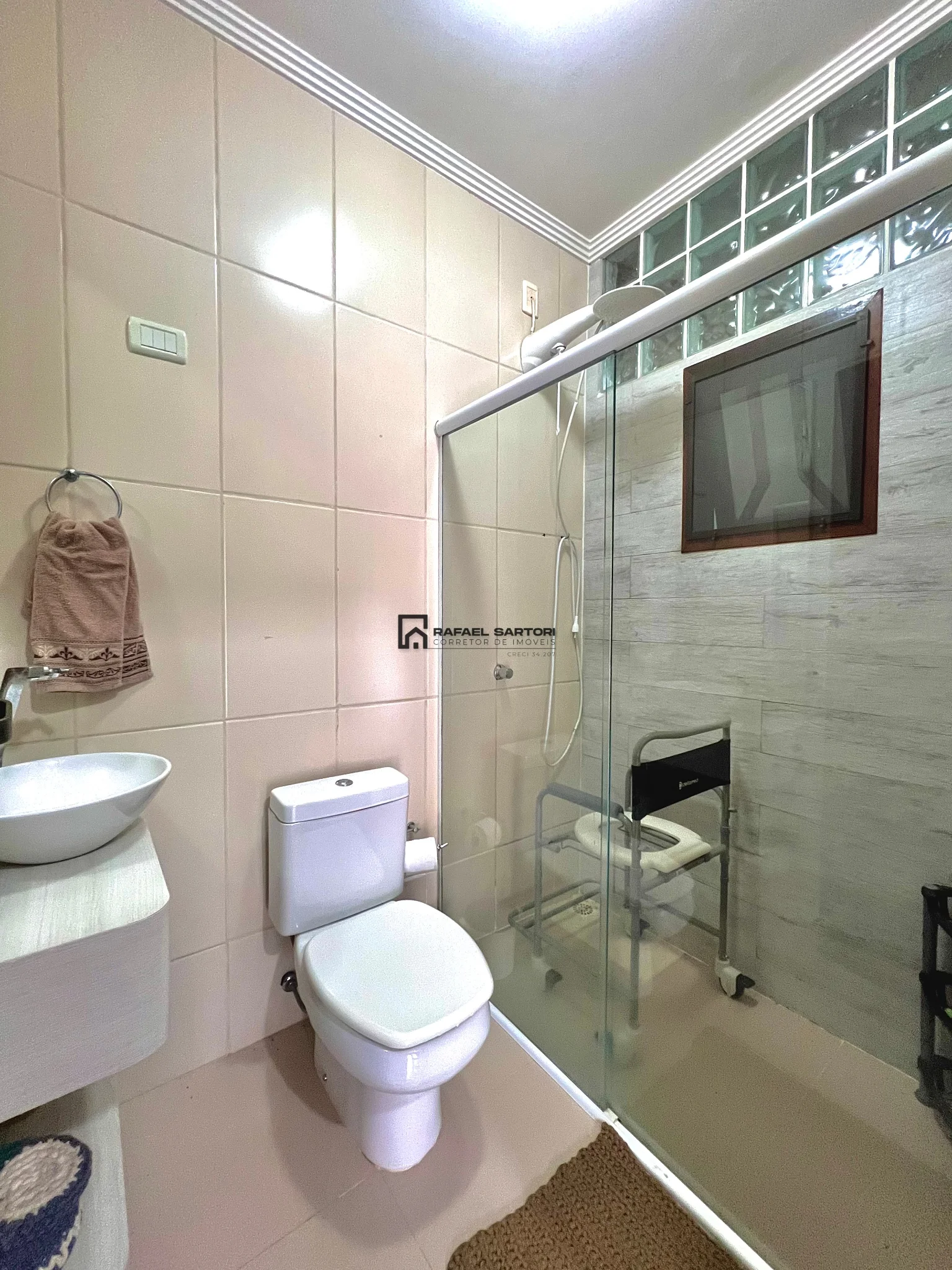 CASA COM 04 QUARTOS BAIRRO AMIZADE