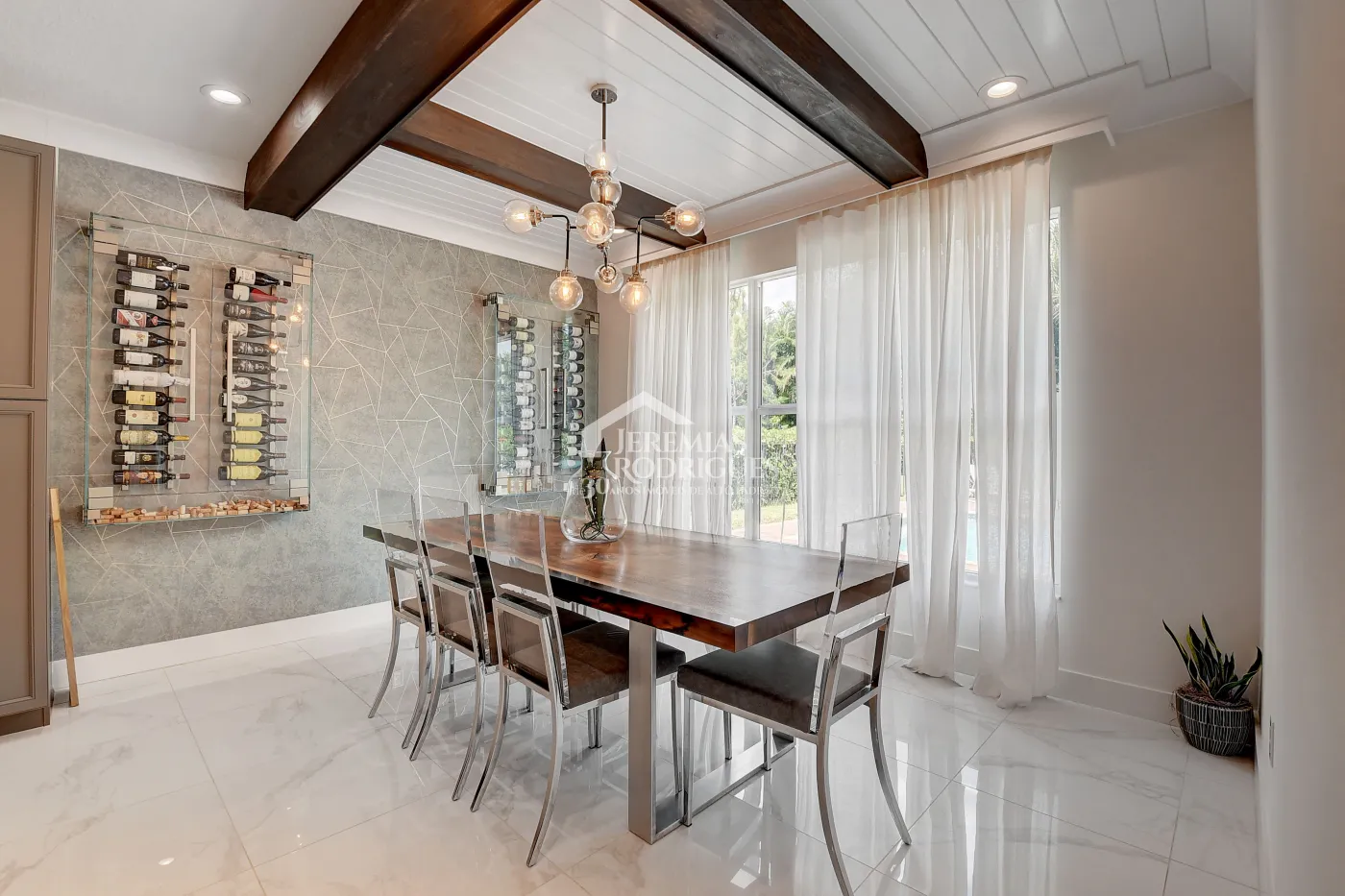 Casa com 4 dormitórios - Condomínio Dakota - Miami/ Flórida