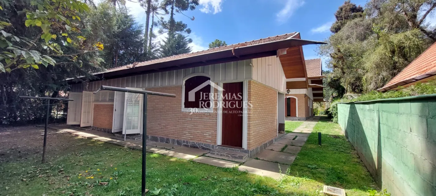 Casa com 3 dormitórios no Bairro Capivari - Campos do Jordão/SP