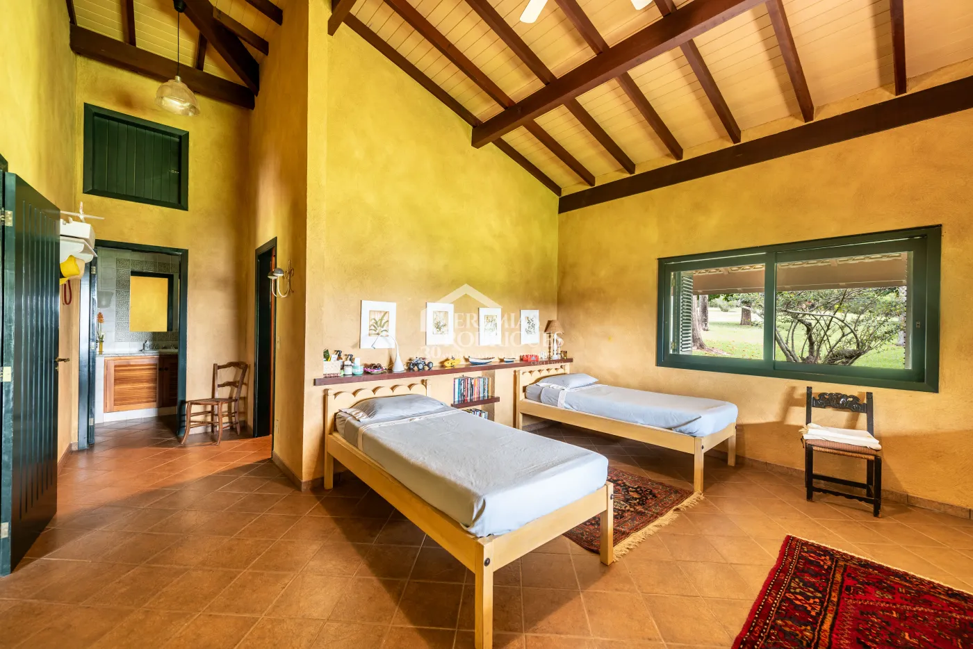 Sitio com 9 suítes, 2.600 m² - Piracaia/SP.