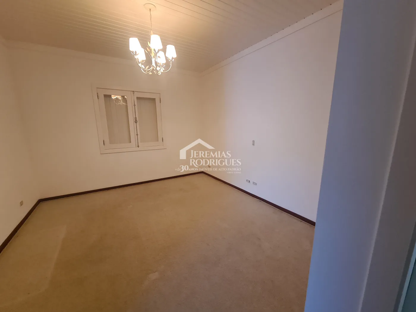 Casa para venda com 5 suítes no Condomínio Jardim Véu da Noiva em Campos do Jordão/SP