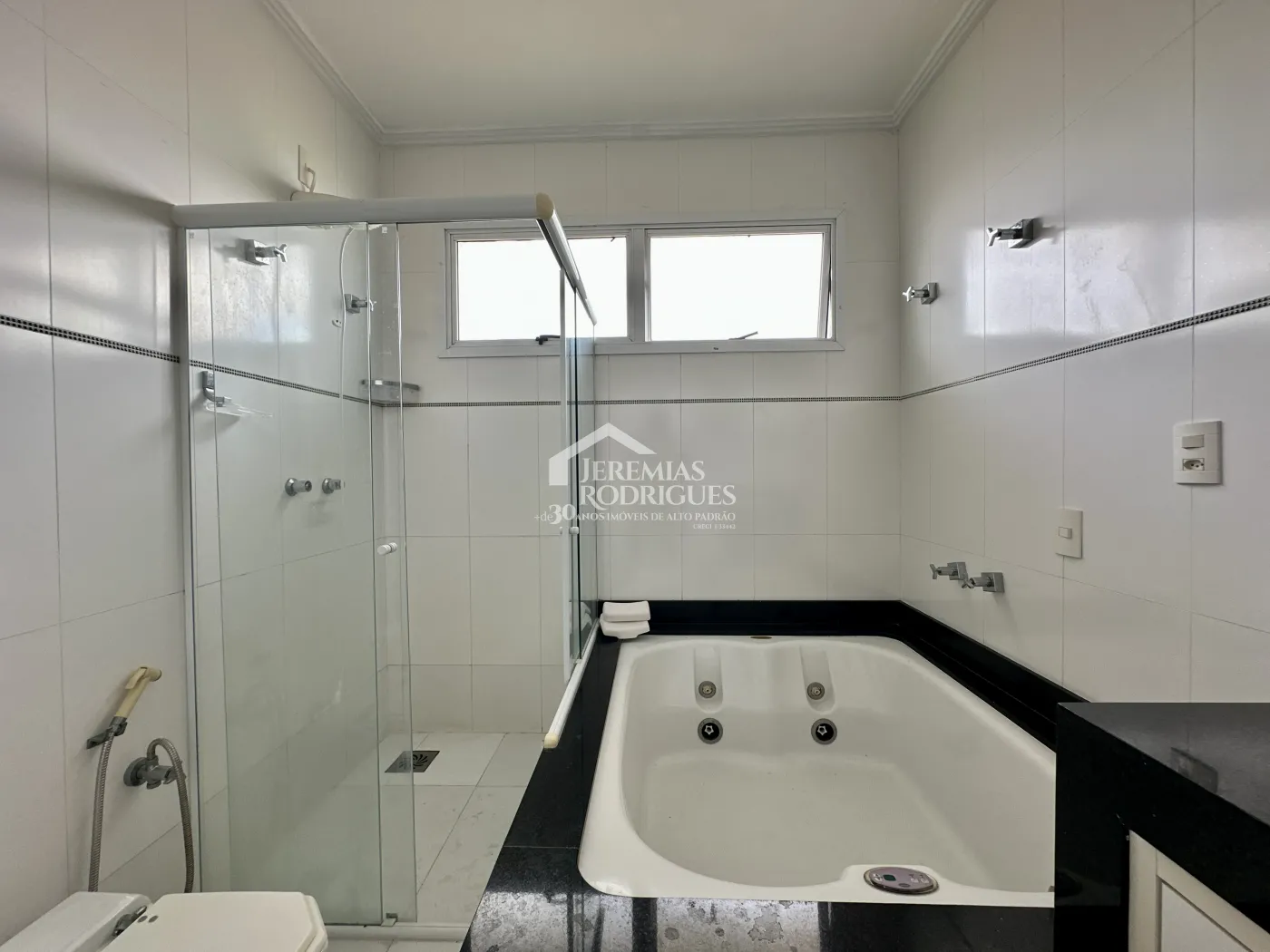 Casa para venda e locação com 4 suítes no Condomínio Campos do Conde II em Tremembé/SP