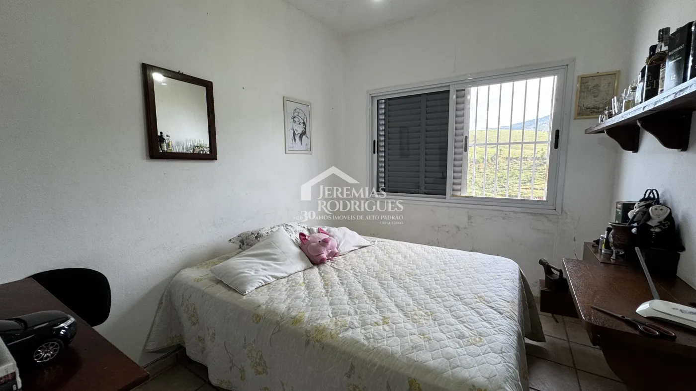 Sitio à venda com 5 dormitórios, 3,5 alqueires no bairro Cruz Pequena em Pindamonhangaba/SP