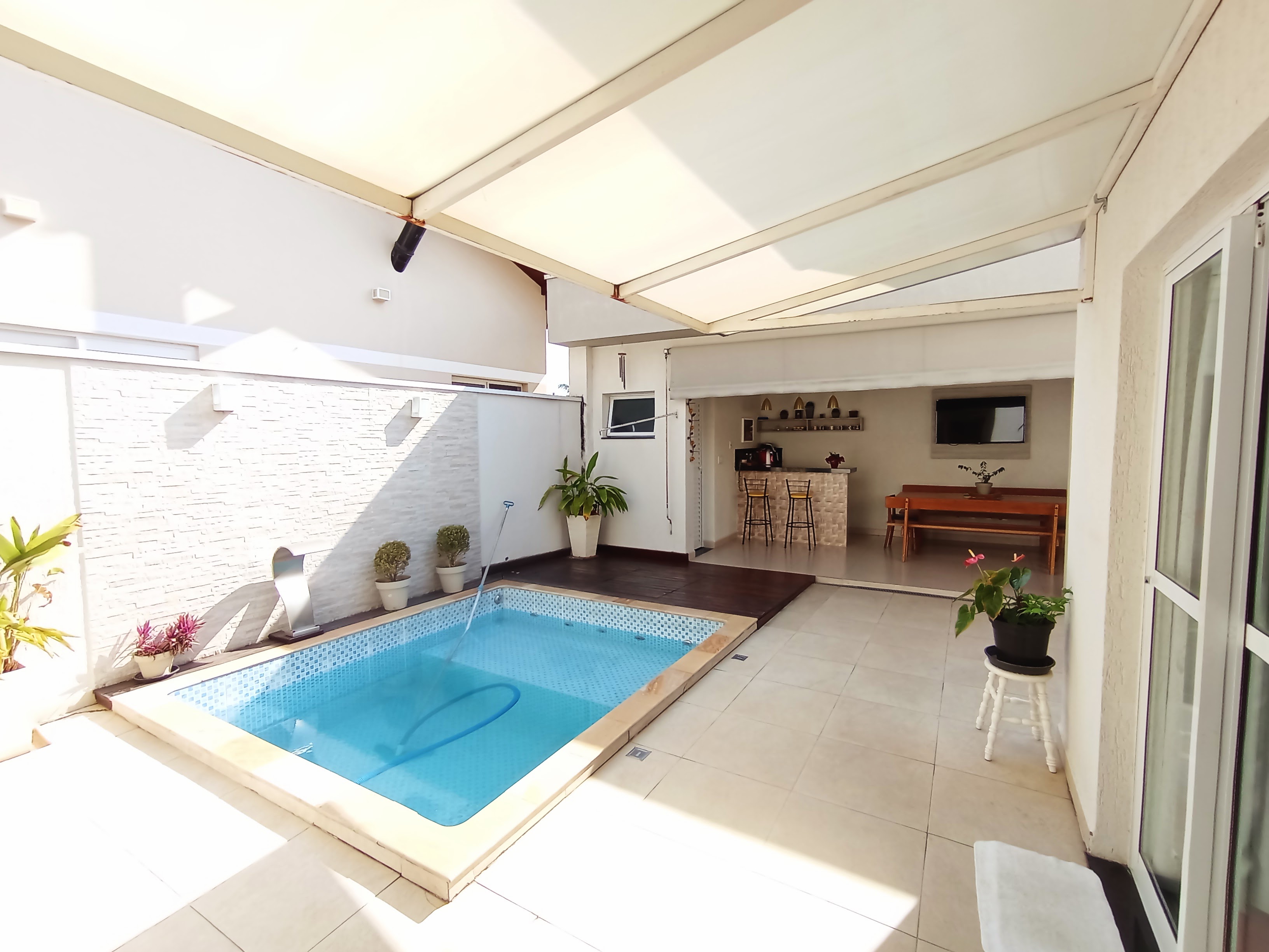 Casa à venda com 2 dormitórios no Condomínio Verdes Vales em Taubaté/SP.