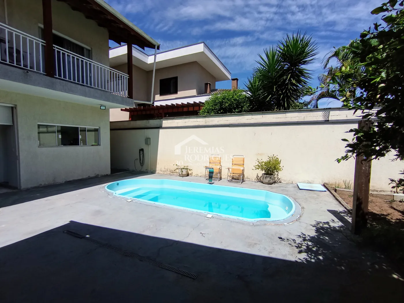 Casa à venda com 3 suítes no Condomínio Reserva dos Lagos em Pindamonhangaba/SP.