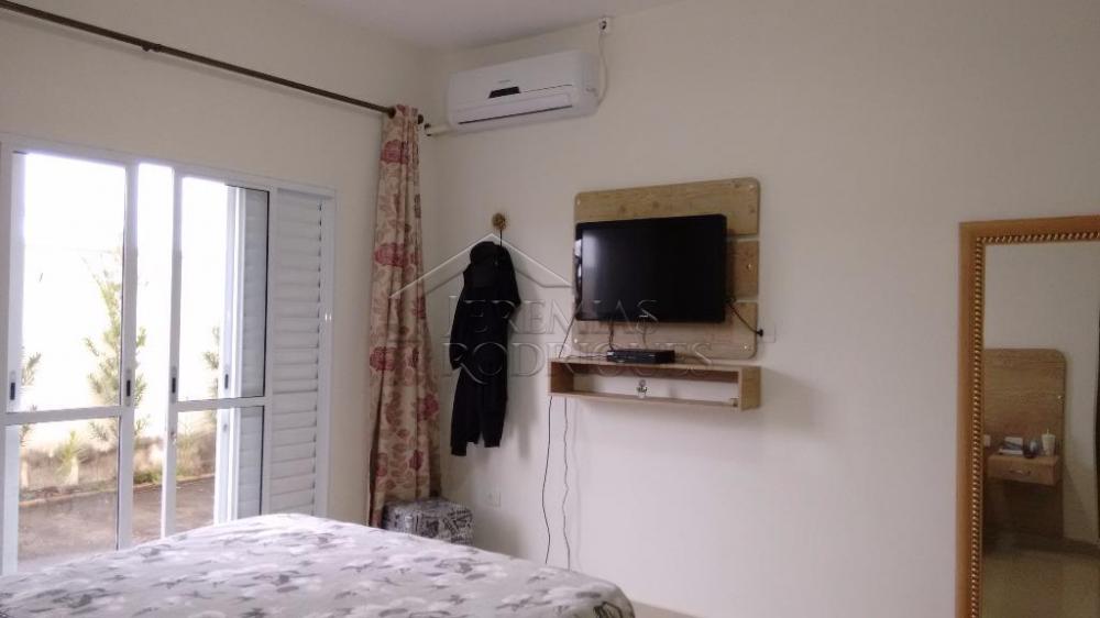 Casa à venda com 3 dormitórios no Condomínio Campos do Conde II em Tremembé/SP.