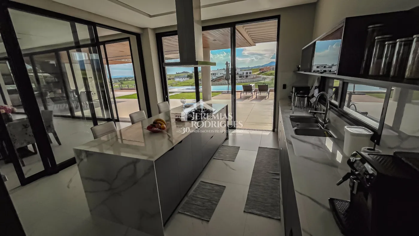 Casa com 3 suítes, 611 m² - Condomínio Village da Serra - Tremembé/SP