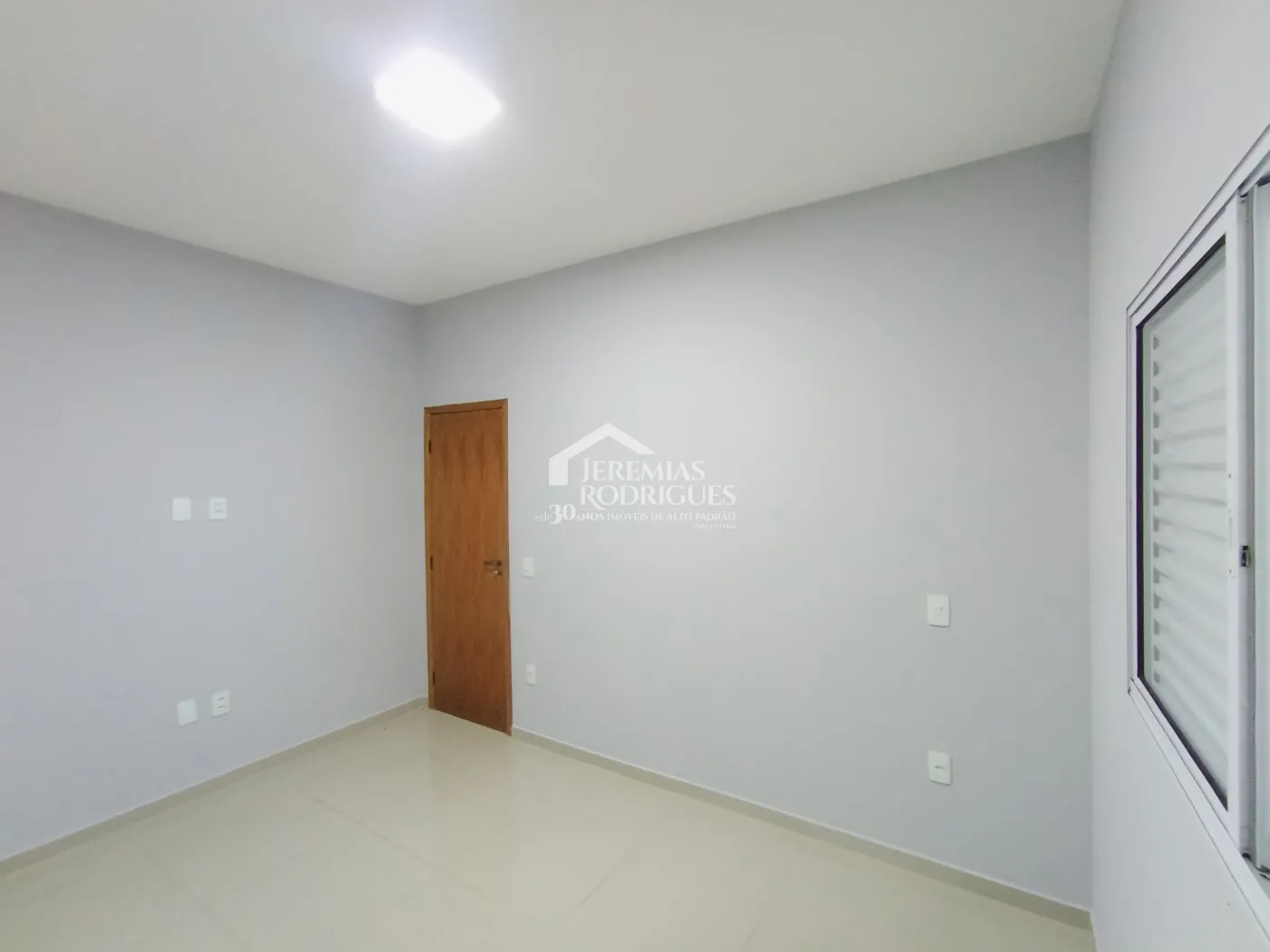 Casa à venda com 3 dormitórios no Condomínio Morada do Visconde em Tremembé/SP.