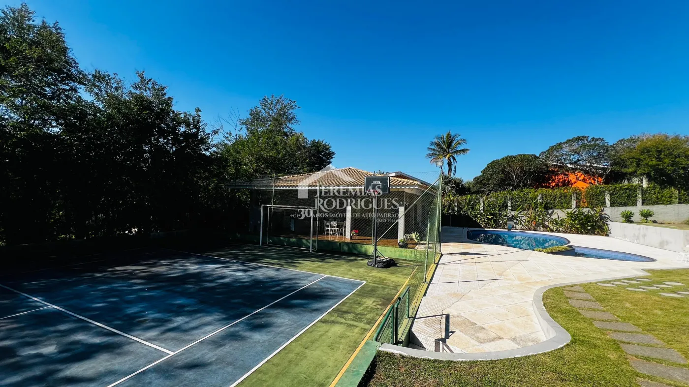 Casa para venda e locação com 6 dormitórios no Condomínio Chácaras Cataguá em Taubaté/SP.