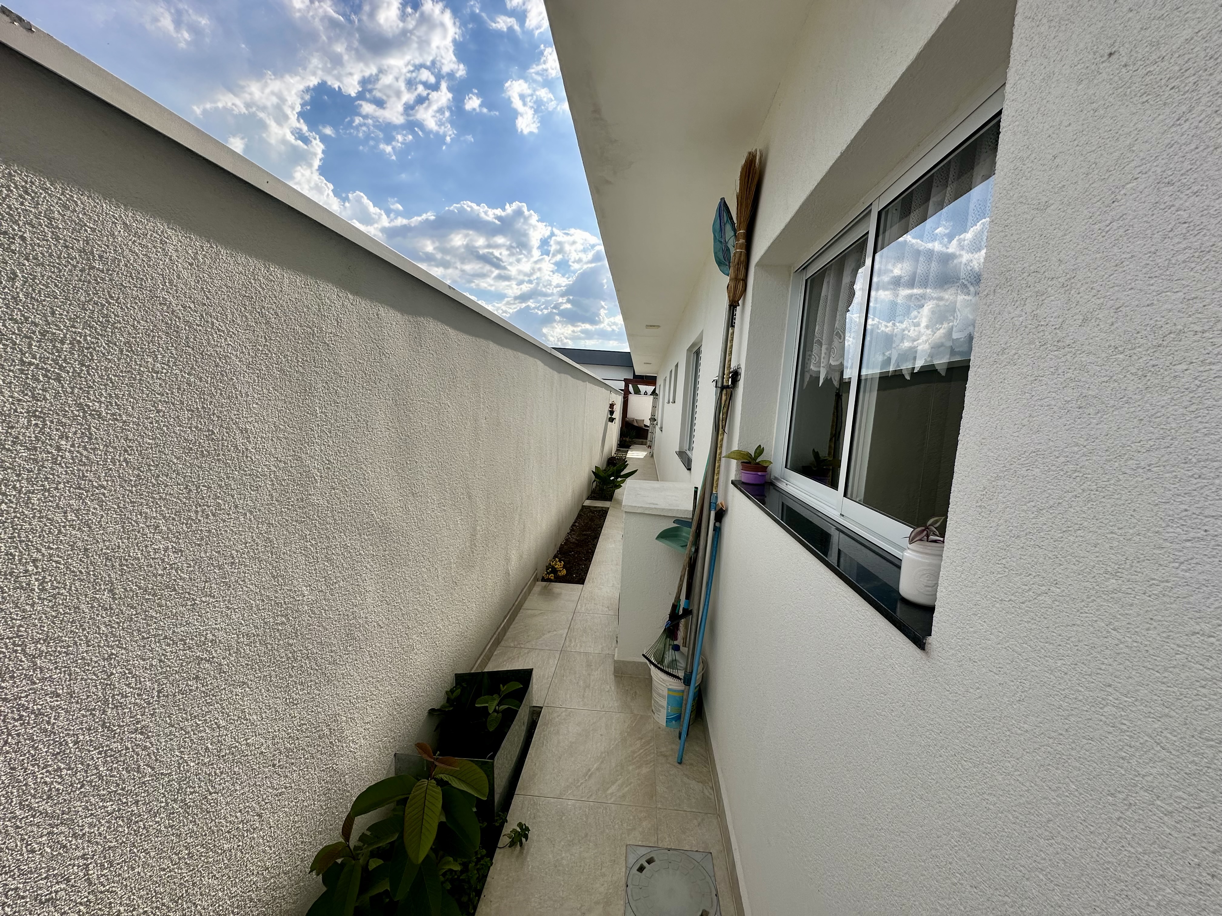 Casa para venda e locação com 3 suítes no Condomínio Reserva dos Lagos em Pindamonhangaba/SP.