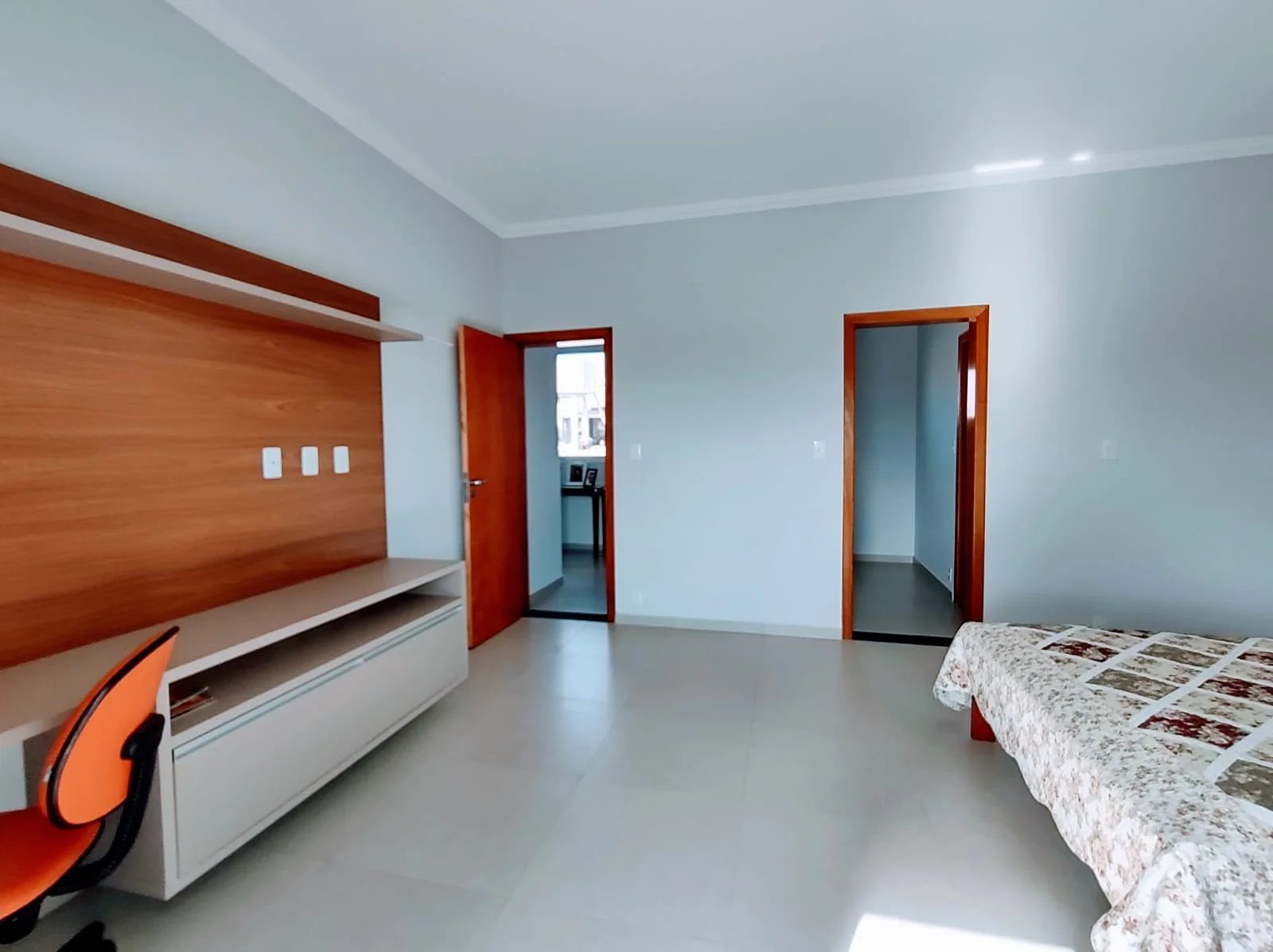 Casa à venda com 3 suítes no Residencial Vargas em Tremembé/SP. 
