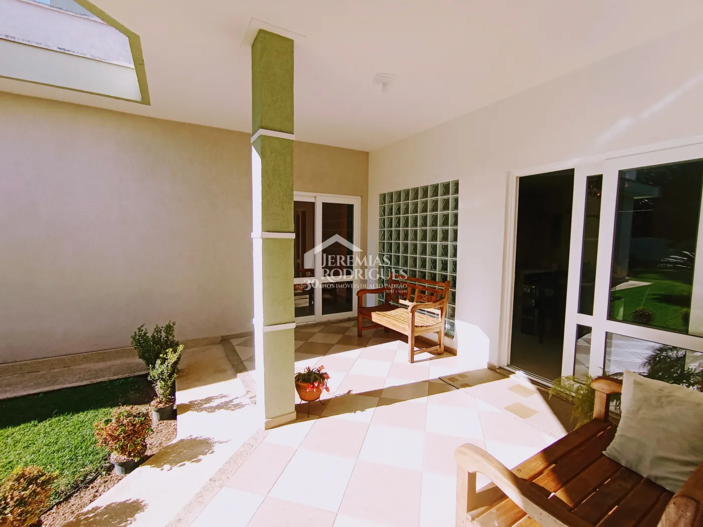 Casa à venda com 4 dormitórios no Condomínio Village Paineiras em Pindamonhangaba/SP